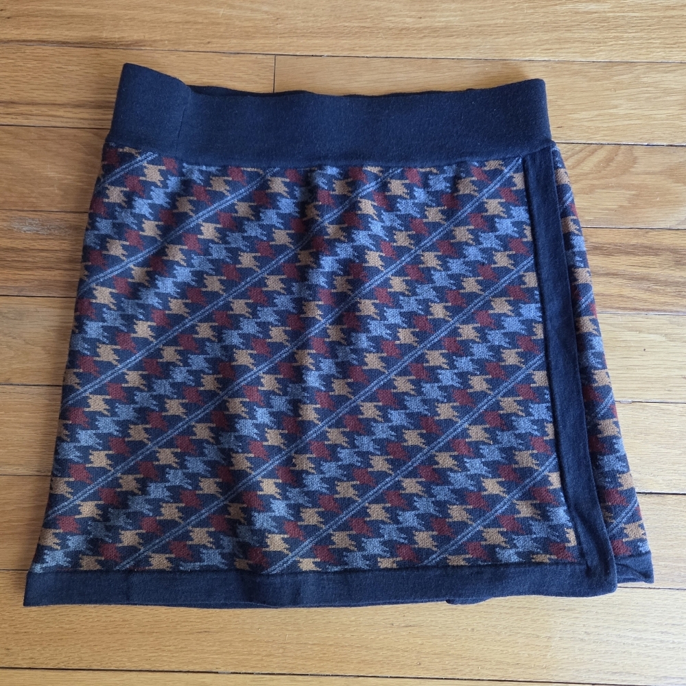 Title Nine Geometric Navy and‎ Red Merino Wool Blend Skirt Size M